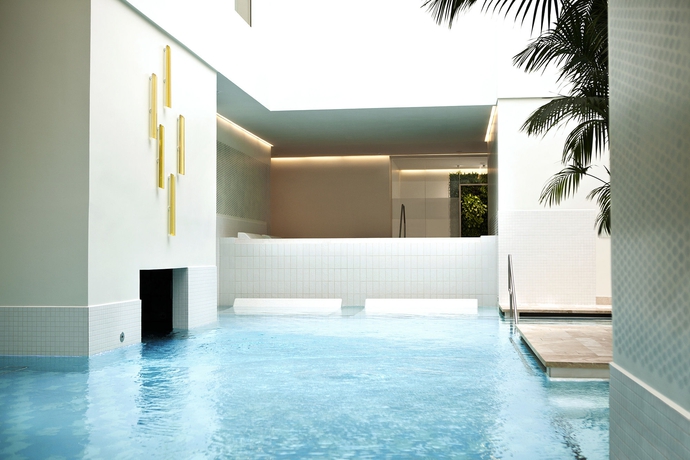 Imagen de la piscina del Hotel Kurhotel Skodsborg. Foto 10