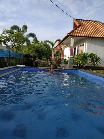 Imagen de la piscina del Hotel Kuri Garden Cottage. Foto 33