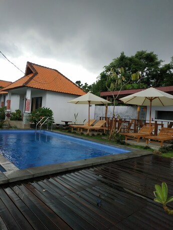 Imagen de la piscina del Hotel Kuri Garden Cottage. Foto 34