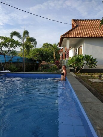 Imagen de la piscina del Hotel Kuri Garden Cottage. Foto 35