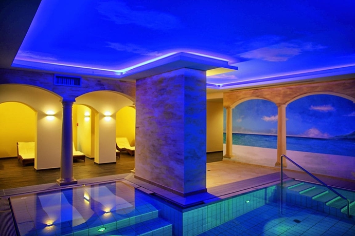 Imagen de la piscina del Hotel Kurpark-hotel Bad D&uuml;rkheim. Foto 17