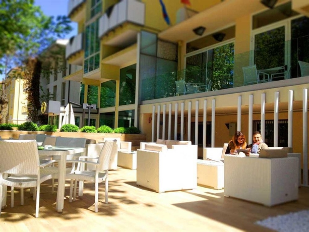 Imagen de los exteriores del Hotel Kursaal, Rimini. Foto 12