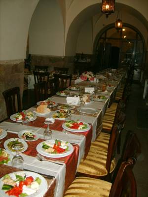 Imagen del bar/restaurante del Hotel Kursunluhan. Foto 4