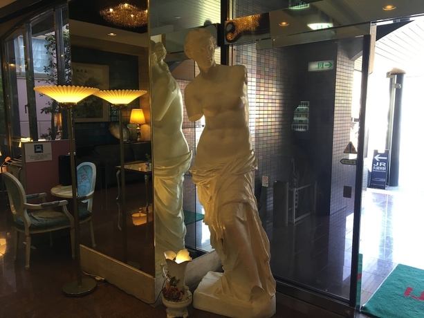 Imagen de los interiores del Hotel Kurume Station. Foto 15