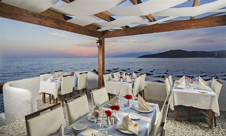 Imagen del bar/restaurante del Hotel Kustur Club Holiday Village. Foto 9