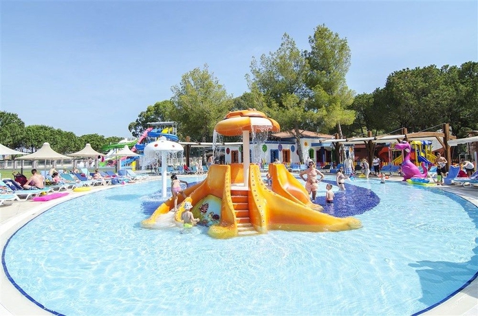 Imagen de la piscina del Hotel Kustur Club Holiday Village. Foto 15