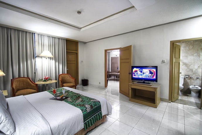 Imagen de la habitación del Hotel Kusuma Sahid Prince. Foto 3