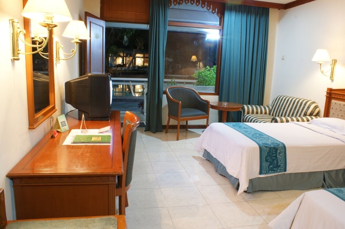 Imagen de la habitación del Hotel Kusuma Sahid Prince. Foto 10