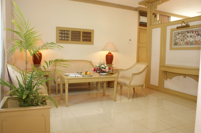 Imagen de la habitación del Hotel Kusuma Sahid Prince. Foto 16