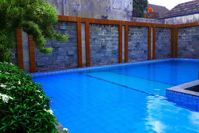 Imagen de la piscina del Hotel Kusuma Syariah Yogyakarta. Foto 12