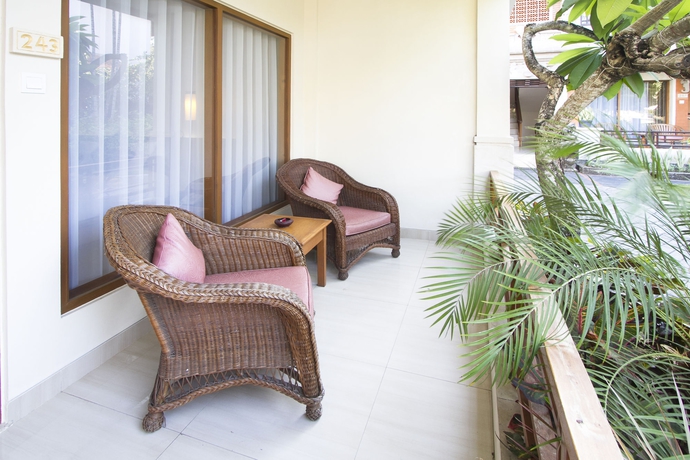 Imagen de los exteriores del Hotel Kuta Beach Club. Foto 12