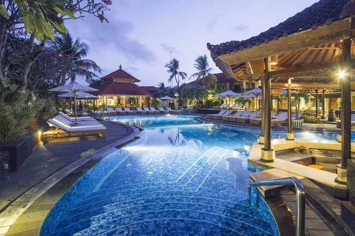 Imagen de la piscina del Hotel Kuta Beach Club. Foto 13