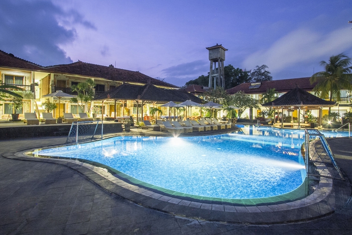 Imagen de la piscina del Hotel Kuta Beach Club. Foto 16