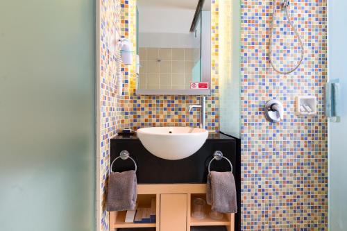 Imagen de la habitación del Hotel Kuta Beach. Foto 8