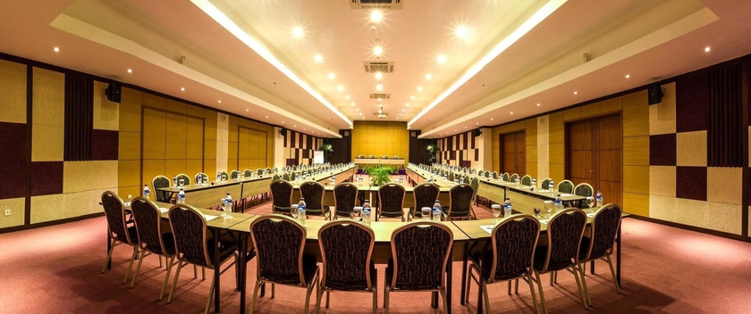 Imagen de los exteriores del Hotel Kuta Central Park. Foto 13