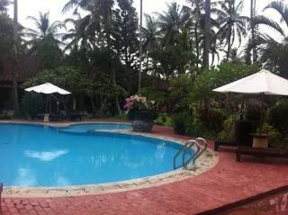 Imagen de la piscina del Hotel Kuta Indah and Restaurant. Foto 17