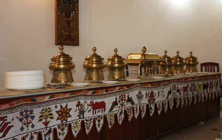 Imagen del bar/restaurante del Hotel Kutch Safari Resort. Foto 21