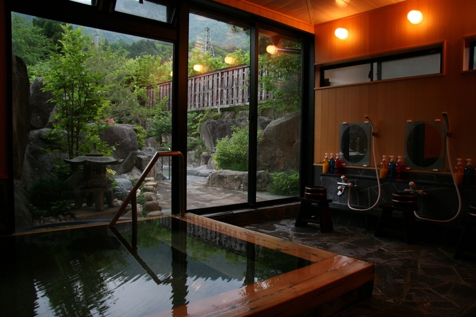 Imagen de la piscina del Hotel Kutsuroginoya Yuu. Foto 16