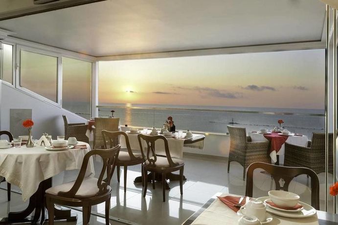 Imagen de los exteriores del Hotel Kymata, Paralia. Foto 15