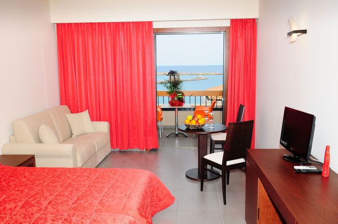 Imagen de la habitación del Hotel Kymi Palace. Foto 3