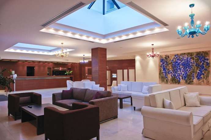 Imagen de los interiores del Hotel Kymi Palace. Foto 17