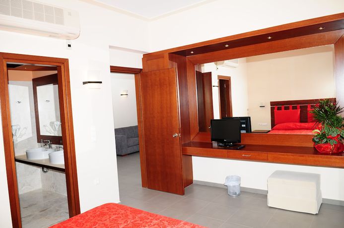 Imagen de la habitación del Hotel Kymi Palace. Foto 6