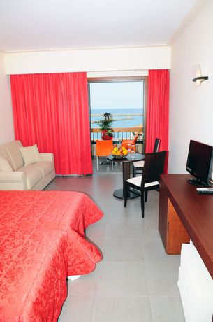 Imagen de la habitación del Hotel Kymi Palace. Foto 10