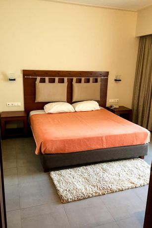 Imagen de la habitación del Hotel Kymi Palace. Foto 15
