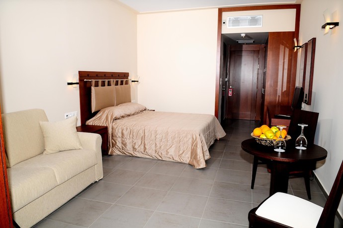 Imagen de la habitación del Hotel Kymi Palace. Foto 16
