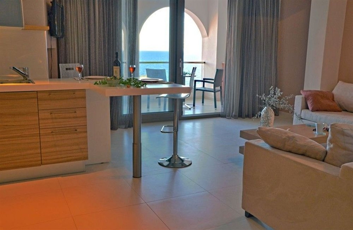 Imagen de los interiores del Hotel Kymothoe Elite Suites. Foto 13