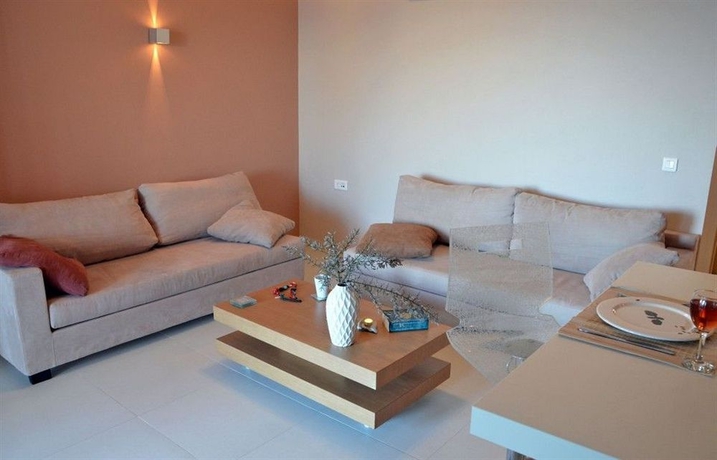 Imagen de los interiores del Hotel Kymothoe Elite Suites. Foto 15