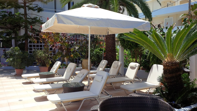 Imagen de los exteriores del Hotel Kyparissia Beach. Foto 9