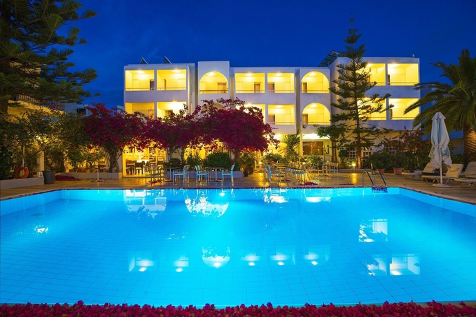 Imagen de la piscina del Hotel Kyparissia Beach. Foto 13
