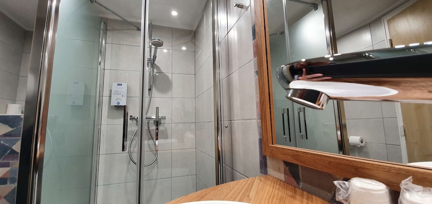 Imagen de la habitación del Hotel Kyriad Aix Les Milles - Plan De Campagne. Foto 16