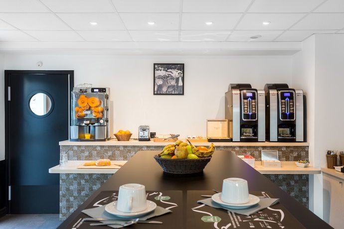 Imagen del bar/restaurante del Hotel Kyriad Anglet-biarritz. Foto 7