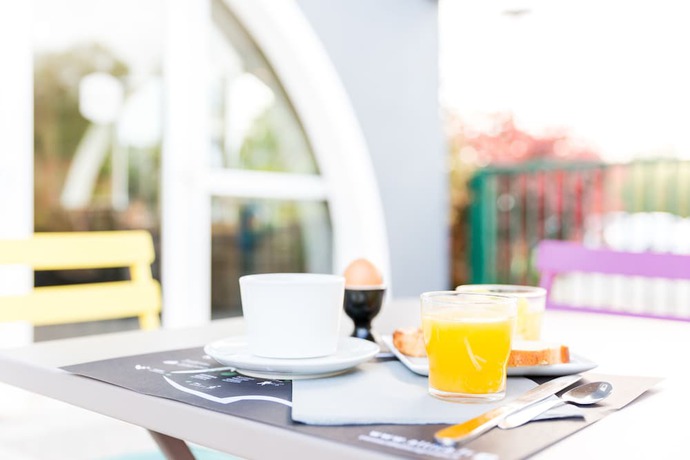 Imagen del bar/restaurante del Hotel Kyriad Anglet-biarritz. Foto 10