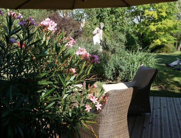 Imagen de los exteriores del Hotel Kyriad Angoulême Nord Champniers - and Résidence. Foto 6