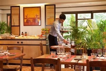 Imagen del bar/restaurante del Hotel Kyriad Annecy Nord - Epagny, &Eacute;pagny Metz-Tessy. Foto 5