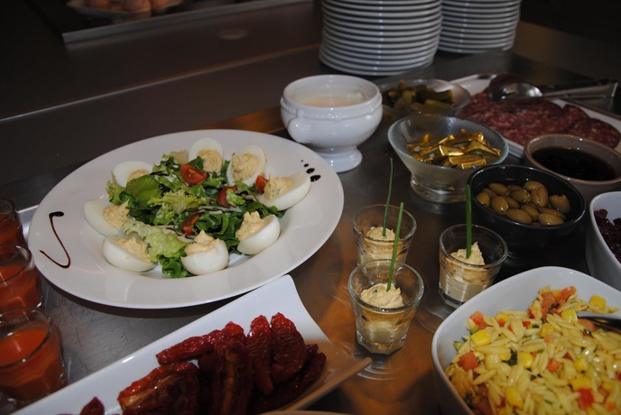 Imagen del bar/restaurante del Hotel Kyriad Bellegarde - Gen&egrave;ve. Foto 6