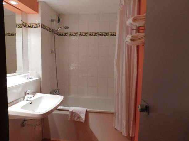 Imagen de la habitación del Hotel Kyriad Bellegarde - Gen&egrave;ve. Foto 13