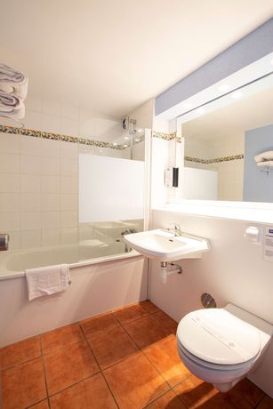 Imagen de la habitación del Hotel Kyriad Bellegarde - Gen&egrave;ve. Foto 19