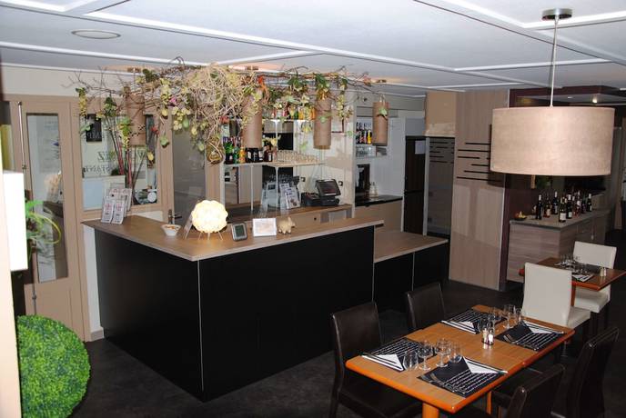 Imagen del bar/restaurante del Hotel Kyriad Bellegarde - Gen&egrave;ve. Foto 8