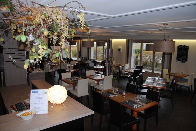 Imagen del bar/restaurante del Hotel Kyriad Bellegarde - Gen&egrave;ve. Foto 9
