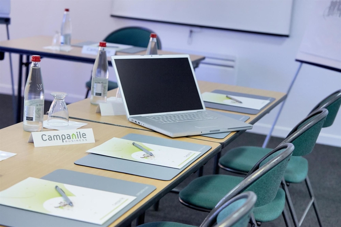 Imagen de los interiores del Hotel Kyriad Blois Nord. Foto 16