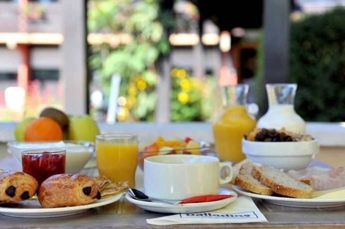 Imagen del bar/restaurante del Hotel Kyriad Bordeaux - Mérignac Aéroport. Foto 5