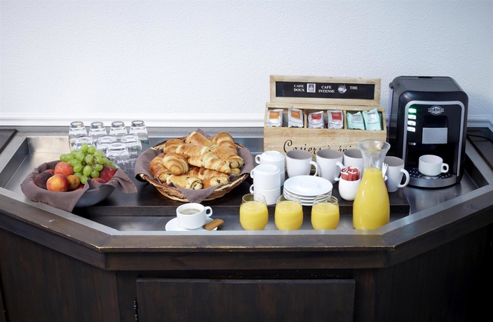 Imagen de los interiores del Hotel Kyriad Caen Sud - Ifs. Foto 13