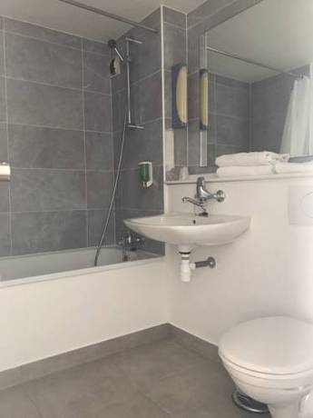 Imagen de la habitación del Hotel Kyriad Cambrai. Foto 3