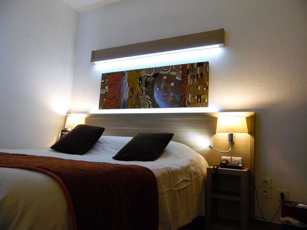 Imagen del bar/restaurante del Hotel Kyriad Carentan. Foto 2