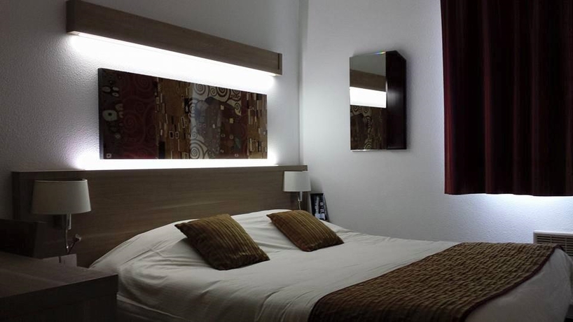 Imagen del bar/restaurante del Hotel Kyriad Carentan. Foto 3