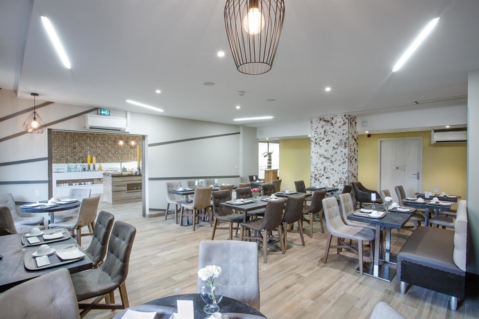 Imagen del bar/restaurante del Hotel Kyriad Chambéry Centre - Curial. Foto 3